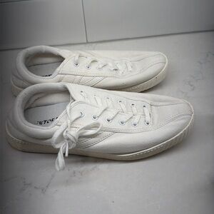 Women’s Tretorn sneakers, great condition, size 9